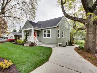 7928 21st Ave, Portland OR  97202-6803 exterior