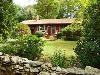 26 Woodland St, Tolland, CT 06084-3810
