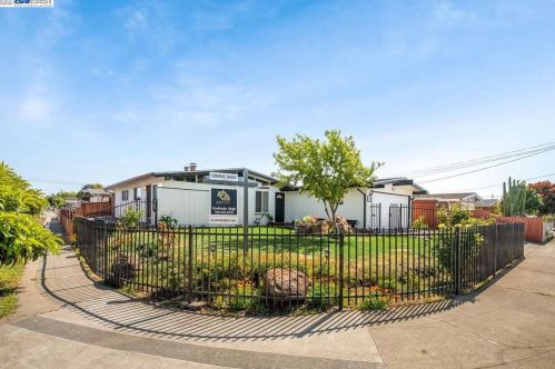 2602 Darwin St, Hayward, CA 94545-3453