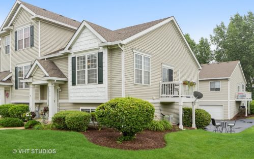2915 Woodside Dr, Joliet, IL 60431-8823