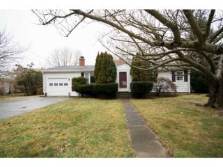 10 Cedar Ave, Middletown, RI 02842-5306