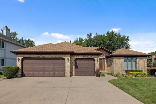 2758 Manu Ct, Glenview, IL 60026-1077