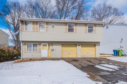 35 Bagley Ter, Waterbury, CT 06705-3009