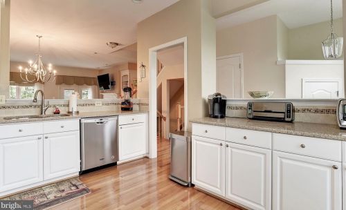 12005 Edgemere Cir, Herndon VA  20190-3256 exterior