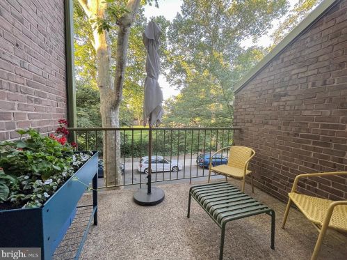 637 Lombard St, Philadelphia PA  19147-1416 exterior