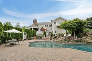 7 Lexington Dr, Warren NJ  07059-6945 exterior
