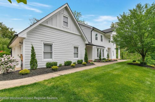 4 Constitution Dr, Leonardo, NJ 07737-1807