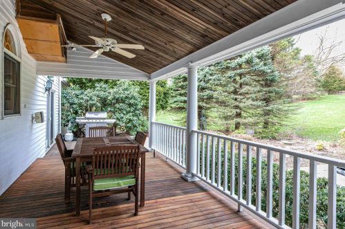 1 Tomlyn Dr, Princeton NJ  08540-4316 exterior