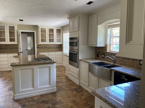 700 Stonewall Jackson Dr, Conroe, TX 77302-8412