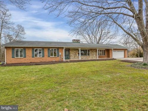 2965 Canal Rd, York, PA 17315-3445