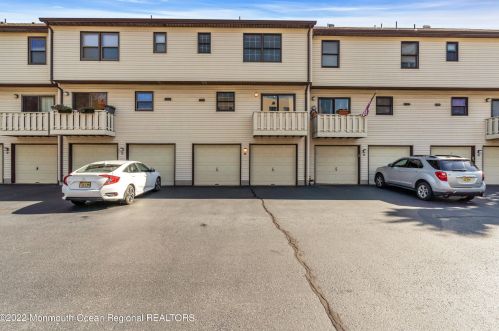 20 Pinckney Rd, Tinton Falls NJ 07701-2163 exterior