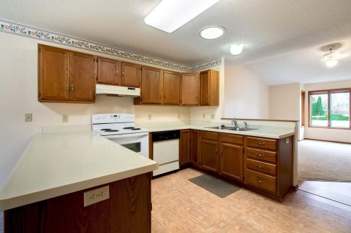 512 Hill Cir, Wanamingo, MN 55983-1441