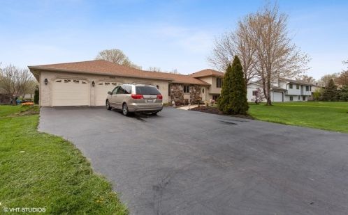 12800 Elizabeth Dr, Plainfield, IL 60585-7415