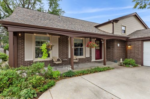 407 Hackberry Dr, Arlington Hts, IL 60004-1938