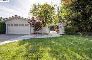 1722 Greenwood Rd, Pleasanton, CA 94566-5512