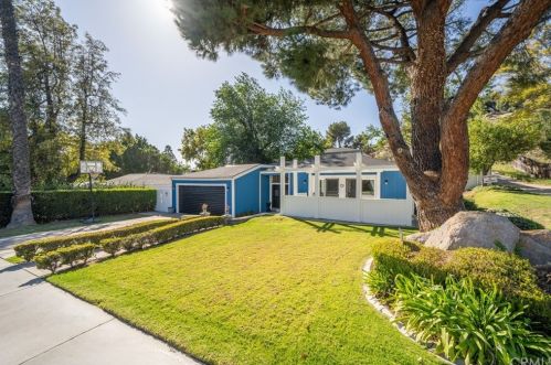 3253 Gibraltar Dr, Riverside, CA 92506-2136