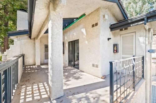 5712 Skyview Way, Calabasas, CA 91301-1670