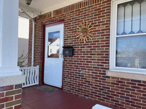 17 Commodore St, Providence, RI 02904-2526