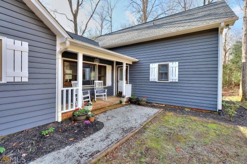 545 Holly Hills Dr, Hartwell, GA 30643-3639