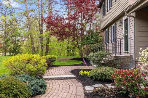 31 Severance Dr, Londonderry, NH 03053-3119