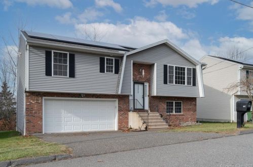 257 Traverse St, Waterbury, CT 06704-3243