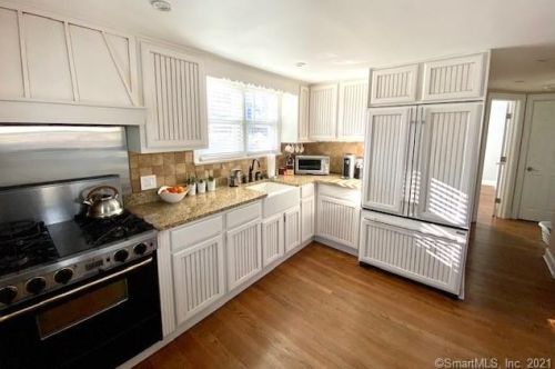 1 Arlington St, Norwalk CT  06850-2604 exterior