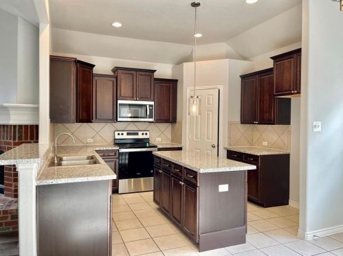 2069 Meadow Park Dr, Princeton TX 75407-2662 exterior