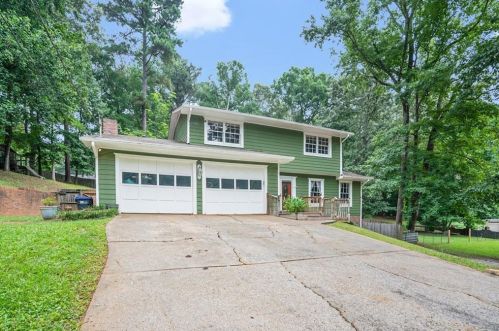 2864 Woodstar Ct, Duluth, GA 30096-3827
