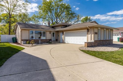 9218 Chestnut Ln, Hammond, IN 46321-3430