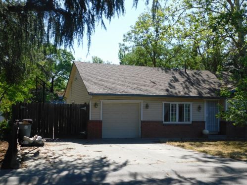 1402 Clara Ln, Davis, CA 95618-1459
