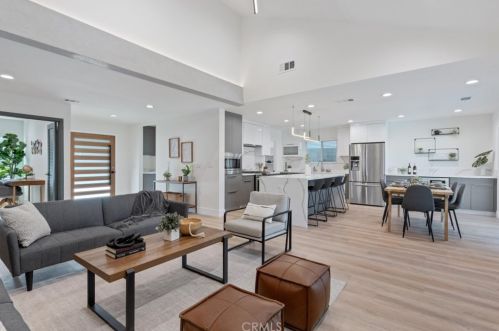 15942 Mccord Cir, Santa Ana, CA 92708-1034