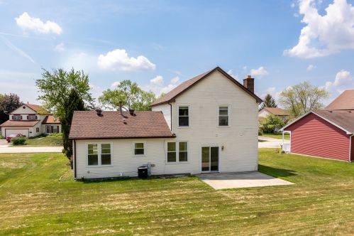 28 Siems Dr, Glendale Heights, IL 60139-1880