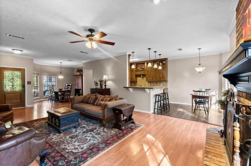 206 Deep Dale Ln, Conroe TX  77304-1249 exterior