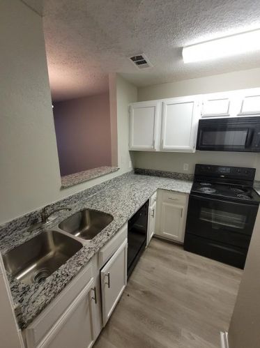 3922 Leeds Ct, Garland TX  75043-3270 exterior