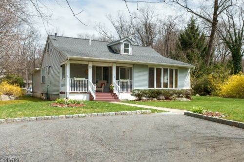 10 Cabot Ln, Kinnelon, NJ 07405-2826