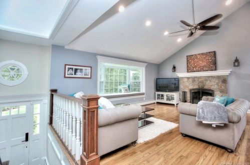 17 Morand Ln, Wilton CT  06897-4112 exterior