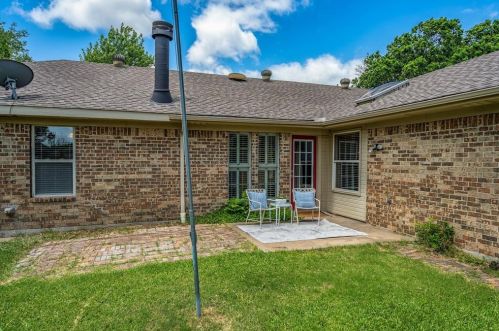 305 Trl Vw Ln, Garland TX  75043-5631 exterior