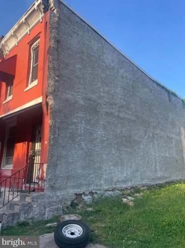 1819 24th St, Philadelphia, PA 19145-1817