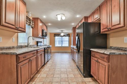 38 Scottsdale Dr, Hudson NH  03051-3750 exterior