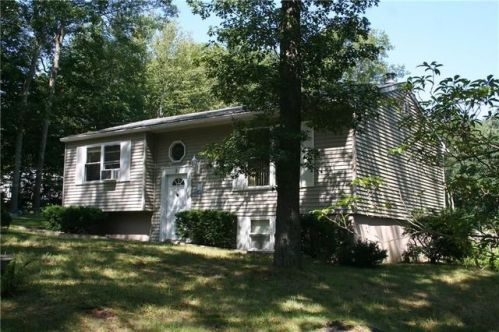 3 Fern Dr, Hopkinton, RI 02833-1106