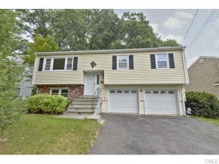 16 Beau St, Norwalk, CT 06850-2437
