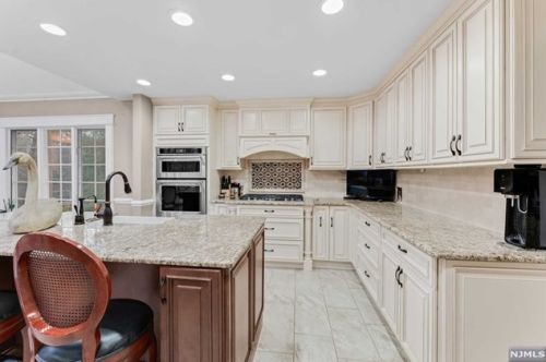 8 Ridge Rd, Upper Saddle River, NJ 07458-2149