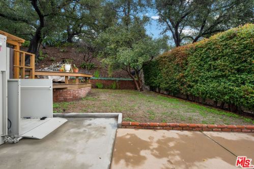 1347 San Luis Rey Dr, Glendale CA  91208-1961 exterior