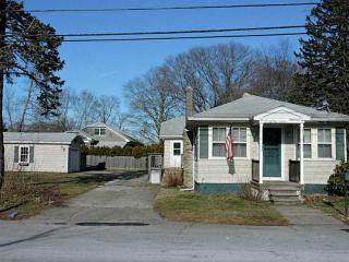 210 Promenade St, Barrington, RI 02806-1119