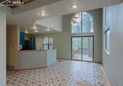 2730 Sunnywood Ave, Woodland Park CO  80863-9401 exterior