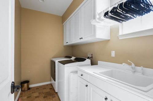 16093 Sierra Heights Dr, Riverside CA  92503-8449 exterior