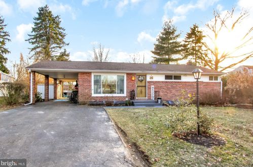 2452 Bradford Dr, York, PA 17402-3643