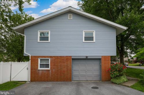 1117 Devonshire Rd, Lancaster PA  17601-1649 exterior