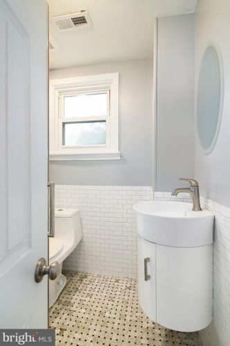 109 Center St, Tavistock NJ  08033-1803 exterior