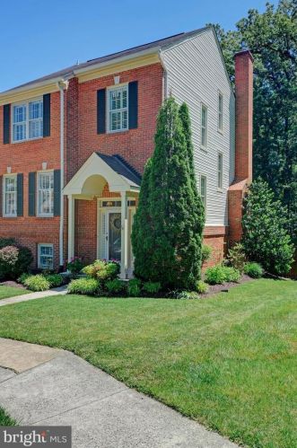 9421 William Kirk Ln, Springfield, VA 22015-4252
